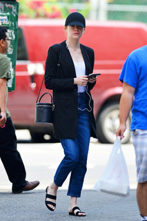 Emma Stone feet photo thumbnail