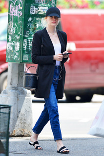 Emma Stone feet photo thumbnail