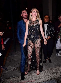 Kate Upton feet photo thumbnail