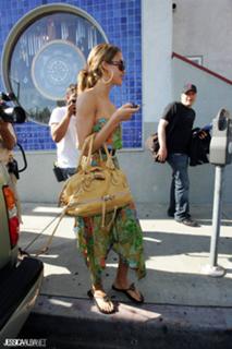 Jessica Alba feet photo thumbnail