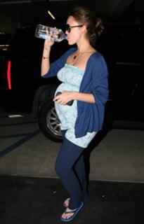 Jessica Alba feet photo thumbnail