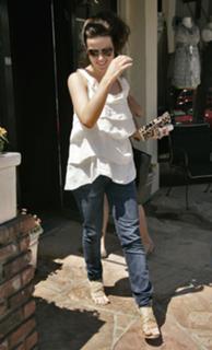 Kate Beckinsale feet photo thumbnail