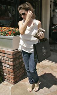Kate Beckinsale feet photo thumbnail