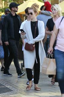 Julianne Hough feet photo thumbnail