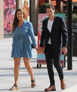 Kelly Brook feet photo thumbnail