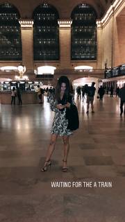 Brooke Burke feet photo thumbnail