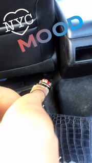 Brooke Burke feet photo thumbnail