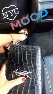 Brooke Burke feet photo thumbnail
