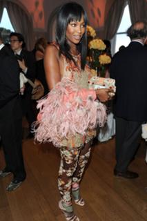 Naomi Campbell feet photo thumbnail