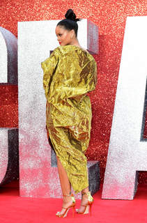 Rihanna feet photo thumbnail