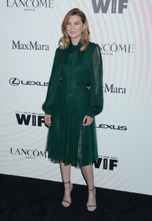 Ellen Pompeo feet photo thumbnail