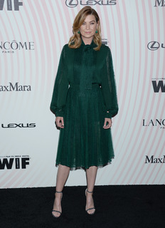 Ellen Pompeo feet photo thumbnail