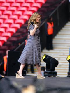 Gillian Anderson feet photo thumbnail