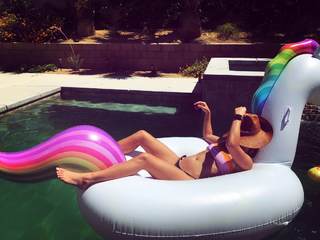 Emily Osment feet photo thumbnail