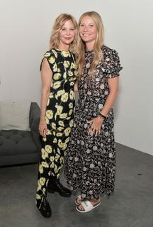 Gwyneth Paltrow feet photo thumbnail