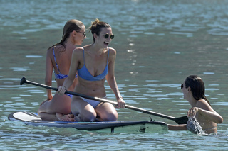 Kimberley Garner feet photo thumbnail