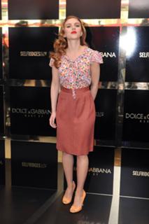 Scarlett Johansson feet photo thumbnail