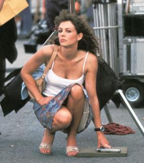 Elizabeth Hurley feet photo thumbnail