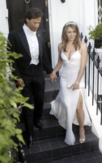 Elizabeth Hurley feet photo thumbnail