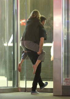 Jennifer Lawrence feet photo thumbnail