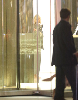 Jennifer Lawrence feet photo thumbnail