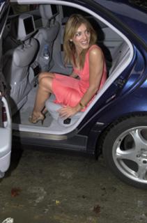 Elizabeth Hurley feet photo thumbnail