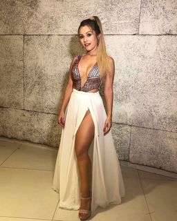 Carla Diaz feet photo thumbnail