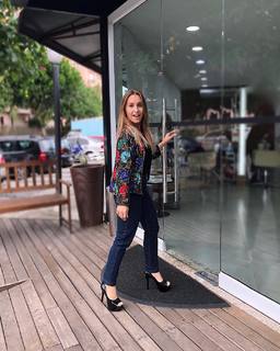 Carla Diaz feet photo thumbnail