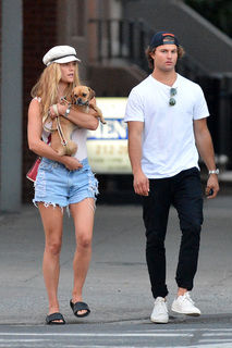 Nina Agdal feet photo thumbnail