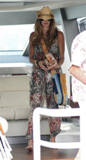 Elle Macpherson feet photo thumbnail