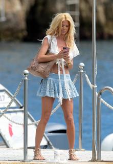 Victoria Silvstedt feet photo thumbnail