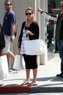 Jessica Alba feet photo thumbnail