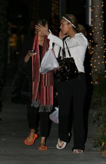 Jessica Alba feet photo thumbnail
