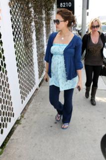 Jessica Alba feet photo thumbnail