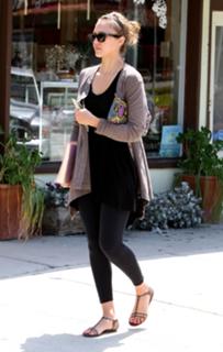 Jessica Alba feet photo thumbnail