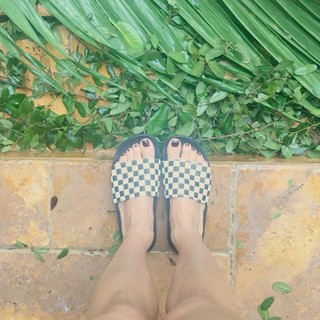 Jennifer Nicole Lee feet photo thumbnail