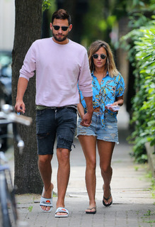 Caroline Flack feet photo thumbnail