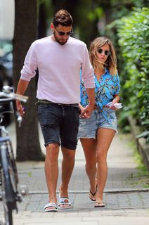 Caroline Flack feet photo thumbnail