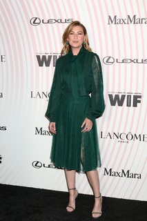 Ellen Pompeo feet photo thumbnail