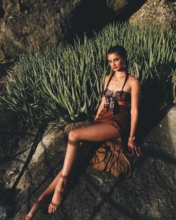 Taylor Hill feet photo thumbnail