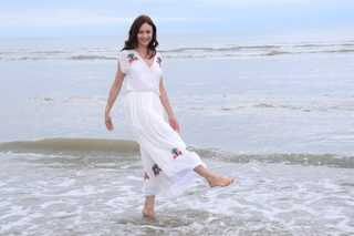 Olga Kurylenko feet photo thumbnail