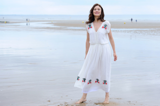 Olga Kurylenko feet photo thumbnail