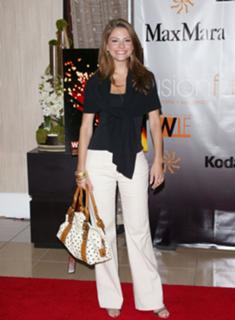 Maria Menounos feet photo thumbnail