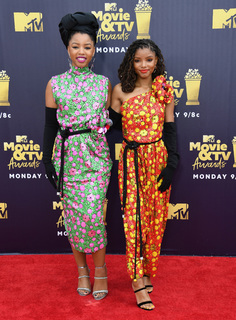 Halle Bailey feet photo thumbnail
