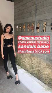 Eiza González feet photo thumbnail