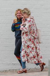 Emma Roberts feet photo thumbnail