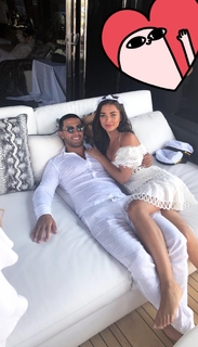 Amy Jackson feet photo thumbnail