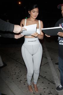 Kylie Jenner feet photo thumbnail