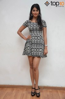 Pooja Hegde feet photo thumbnail