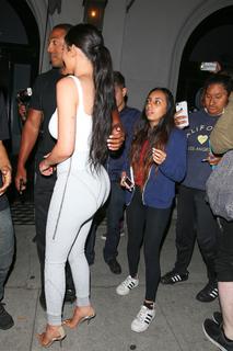 Kylie Jenner feet photo thumbnail